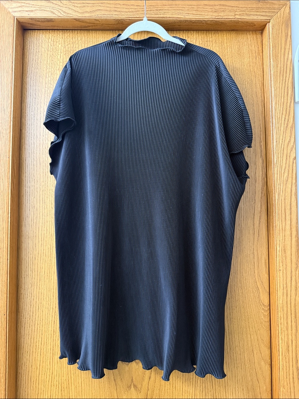 Women’s  Black Ribbed Short-Sleeve Dress - Classic Minimal Style